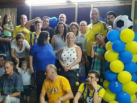 אוהדים מכל הארץ מגיעים לבית המשפחה (באדיבות אורי משיח)