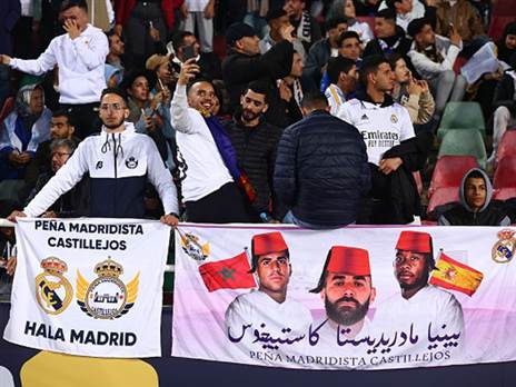 הקהל מתרגש מבואה של אלופת אירופה (Getty)