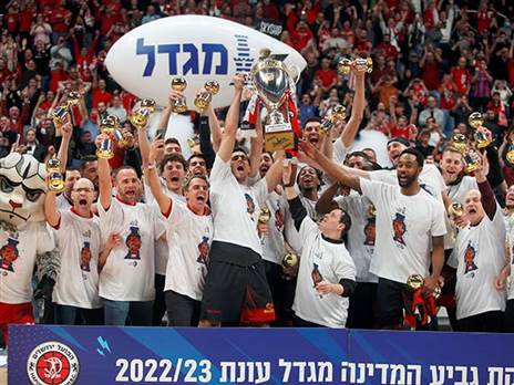 אוהדים יוכלו להצטלם עם הגביע (אלן שיבר)