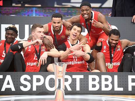 זכייה רביעית בהיסטוריה לבאיירן (Getty)