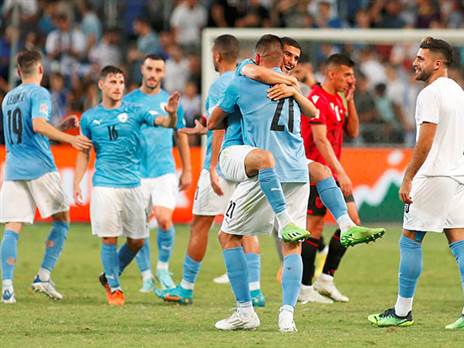 שחקני הנבחרת. יעלו ליורו (אלן שיבר)