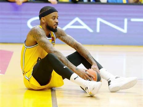 גם מבחינתו זה התחיל קשה. בראון (אלן שיבר)