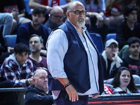 3 ישראלים עמדו לרשותו. דז'יקיץ' (עודד קרני)