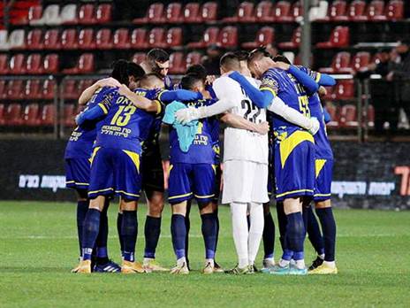 מהנהנות, ריינה (קובי אליהו)