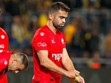 "יבוא הכי טרי שיש". ויטור (אלן שיבר)