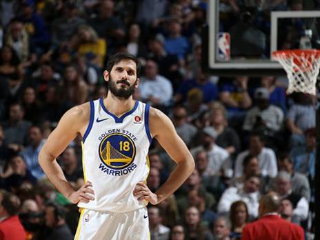 כספי במדי גולדן סטייט (Getty)