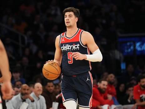 ישפיע גם עליו (Jesse D. Garrabrant/NBAE via Getty Images)