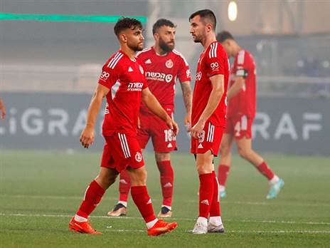 יפתחו את העונה הבאה במינוס? שחקני הפועל (אלן שיבר)