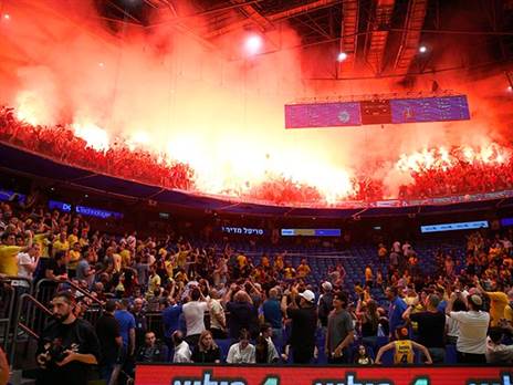 אוהדי הפועל ת"א. יגיעו בהמוניהם לדרייב-אין (אלן שיבר)