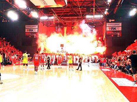 המשחק התעכב בגלל האבוקות (אלן שיבר)