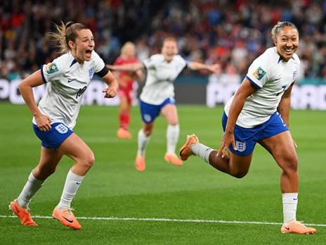 0:1 קטן שמעלה את אנגליה לשלב הבא (קרדיט: getty)