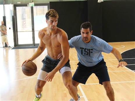 דני עם וליקו. הכי התרשם מהפן הפיזי (צילום: CLUTCH)