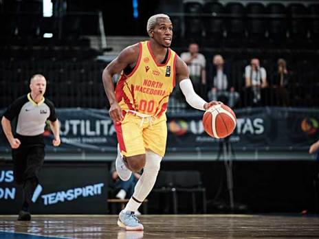 התקשה לבדו. שורטס (FIBA)