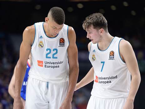 שוב על אותו פרקט. דונצ'יץ' וטבארס (Getty)