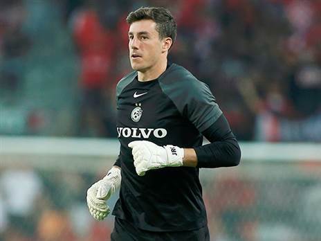 הדלת פתוחה, עכשיו לעשות ניסיון נוסף לצרפו. כהן (אלן שיבר)