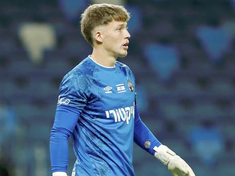 "הכדור בידיים שלו" (אלן שיבר)