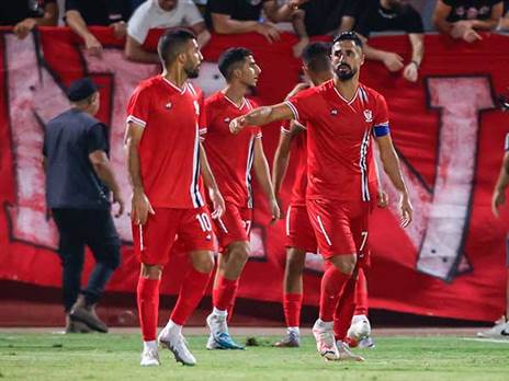 השחקנים מחכים לאוהדים (מאור אלקסלסי)