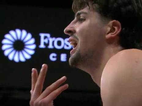 דני אבדיה מיד לאחר המכה שספג. לא נעים