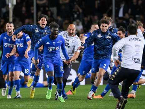 אמפולי חוגגת הישארות דרמטית (GETTY)