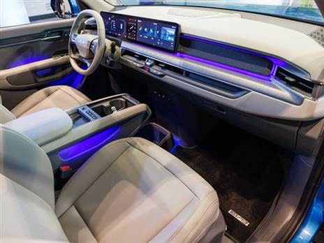 תא נוסעים מרשים (צילום: רונן טופלברג)