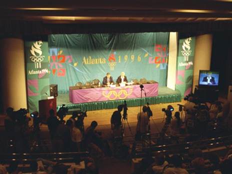 אחרי הפיגוע באטלנטה, הוחלט להמשיך את המשחקים כרגיל (GETTY)