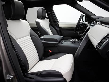 מתלי האוויר מנמיכים את הרכב לכניסה ויציאה קלה יותר