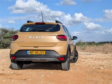 משלב בצורה טובה בין מכונית סופר-מיני לג'יפון