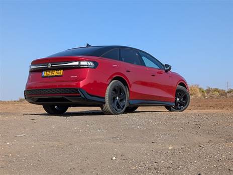 העיצוב לא ספורטיבי ומתמקד באווירודינמיות