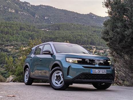 חישוקי "16 מברזל. אולי פריט הרטרו היחיד כאן