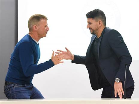 סמל ההצלחה והכישלון. אייל סגל ואלמוג כהן (צילום: ברני ארדוב)