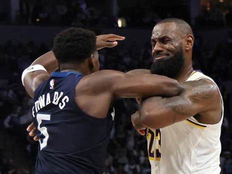 לברון, נגמר האוויר (GETTY)