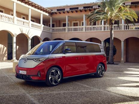 ויש גם GTX ספורטיבית עם הנעה כפולה ו-340 כ“ס