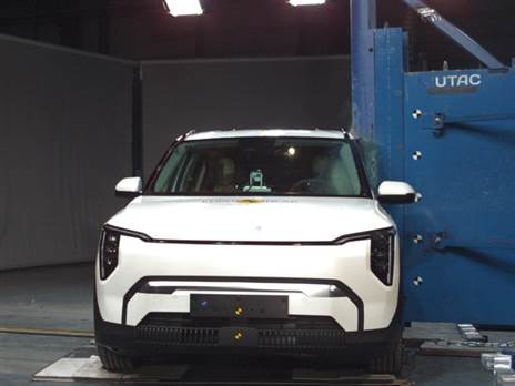 קיה EV3 - מכונית השנה בעולם 2025 - נבחנה פעמיים