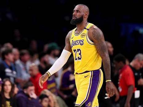 בצד של לברון מעריכים את הלייקרס, אך עושים מעשים שמראים את ההפך (GETTY)