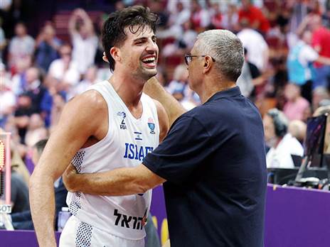 “שחקן על“. דני אבדיה (אלן שיבר)