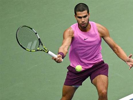 אבל אלקרס שלט (Photo by CHARLY TRIBALLEAU/AFP via Getty Images)