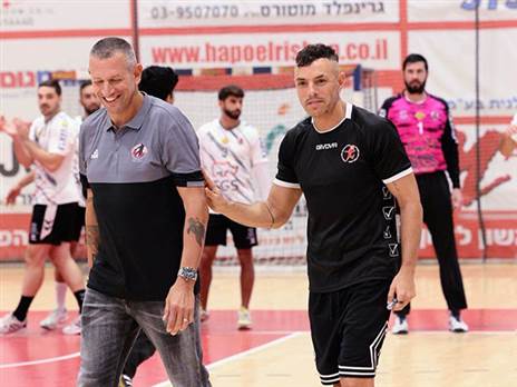 עמרי ועידן מימון, מאמני ראשל"צ ורמה"ש (צילום: הדר ואן קולא, איגוד הכדוריד)