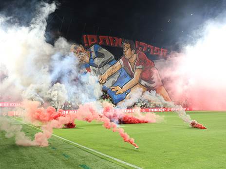 התפאורה של האדומים לפני השלכת האבוקות (אלן שיבר)