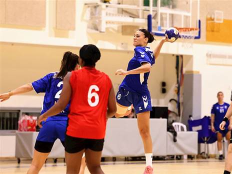 (הדר ואן קולא)