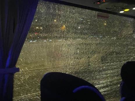 אוטובוס אוהדי ירושלים נופץ