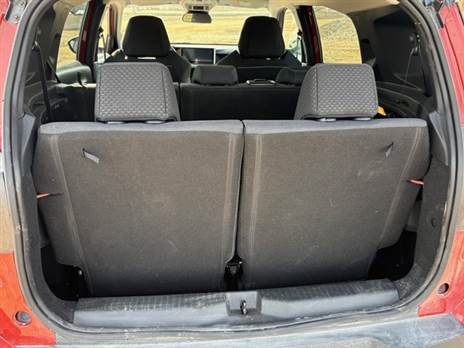 תא מטען קטנטן כשהשורה השלישית בשימוש