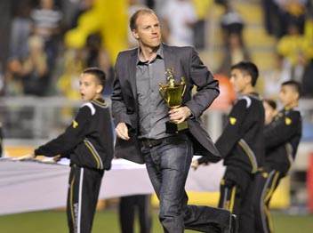 “מקנא בשחקנים, יש לי צמרמורת“