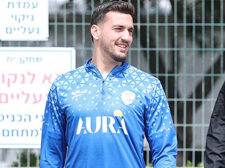 “המצב הביטחוני? אני מתרכז בכדורגל“. שועה (אלן שיבר)