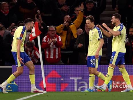 רוס סטיוארט חגג ראשון (GETTY)