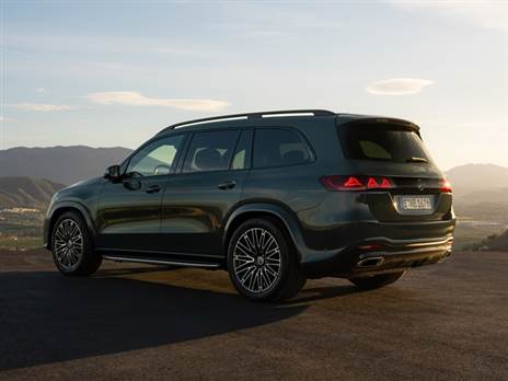 מרצדס GLS - חתימת תאורה עם סמל הכוכב הגיעה גם לכאן