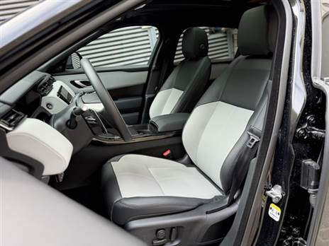 מושבי עור איכותיים, מחוממים ומאווררים. באופן מפתיע, תנוחת הישיבה לא גבוהה ממש