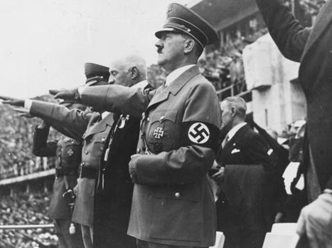 אדולף היטלר באצטדיון האולימפי (GETTYIMAGES)