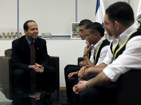 ברקת עם העובדים (באדיבות עיריית ירושלים)