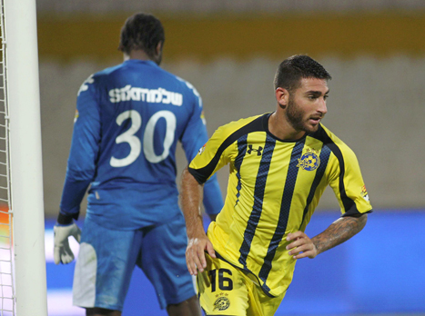 תודו שהתגעגעתם. עטר חוגג מול אדל (אלן שיבר)