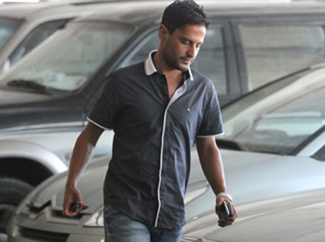 יצחקי. הגיע מצהוב ופתח באדום